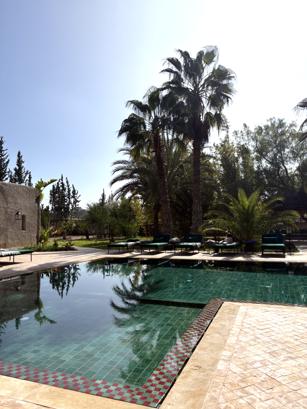 PHOTO piscine transats 2